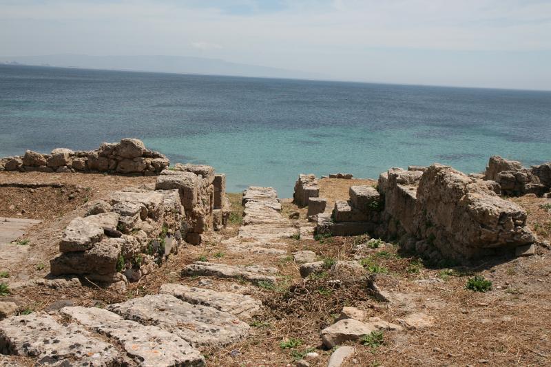 Sardinien2009_0040.JPG - Die Ruinen der antiken Stadt Tharros auf der Halbinsel Sinis bei Oristano.